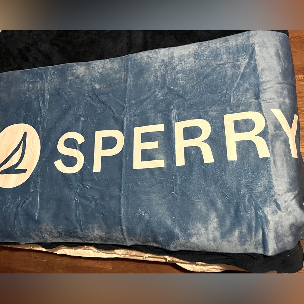 Sperry soft blue & white towel